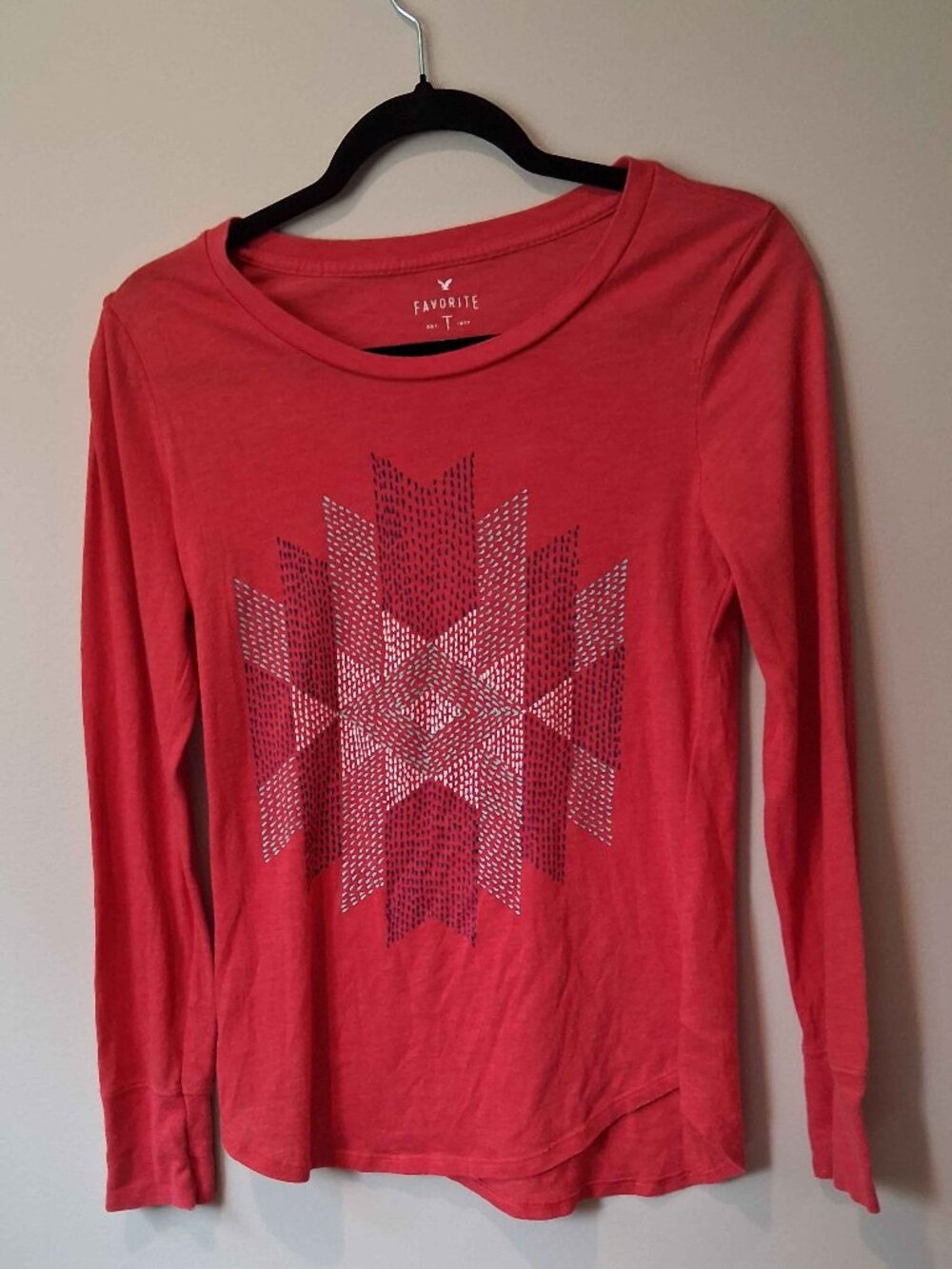 American Eagle M Long Sleeve Red Snowflake Festive Holiday Favorite T-shirt